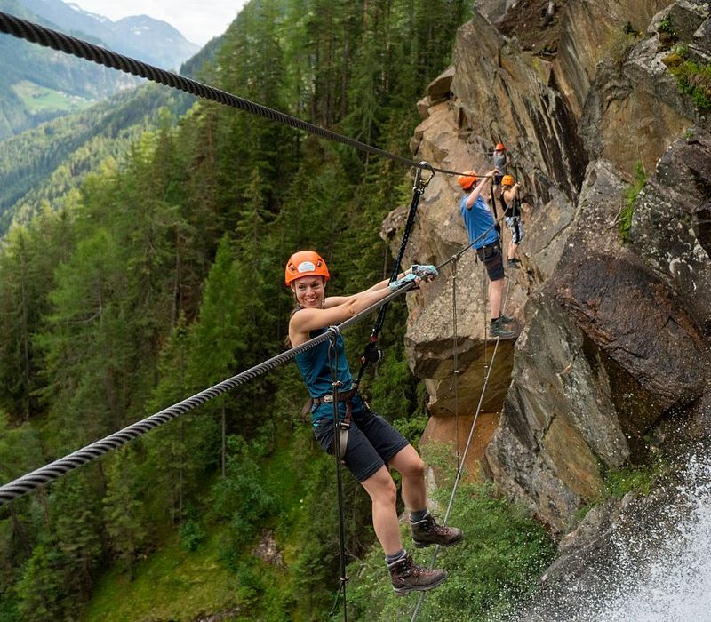 Klettersteig Lehner Wasserfall Variante, Klettern